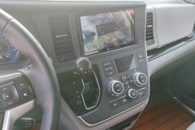 Used Toyota SIENNA 2019 3.5L Four-Wheel Drive XLE 7 Seats U.S. Specification