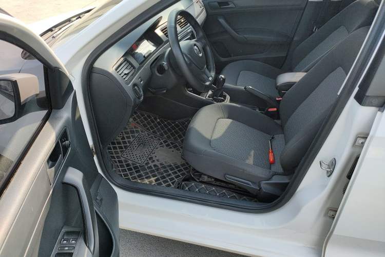 Used Volkswagen Santana 2019 1.5L Manual Fashion Edition China VI Standard Driver Seat