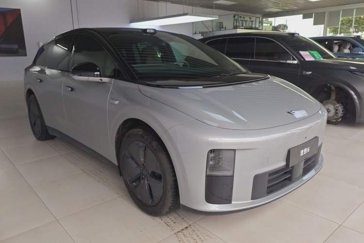 Used Li Auto i6 2025 Model Two-Wheel-Drive Standard Type
