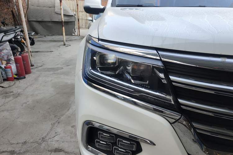 Used Roewe RX8 2019 30T Two-Wheel Drive Supreme Flagship Edition
