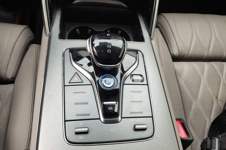 Used BYD Tang New Energy 2024 DM-i Glory Edition 112KM Flagship Model
