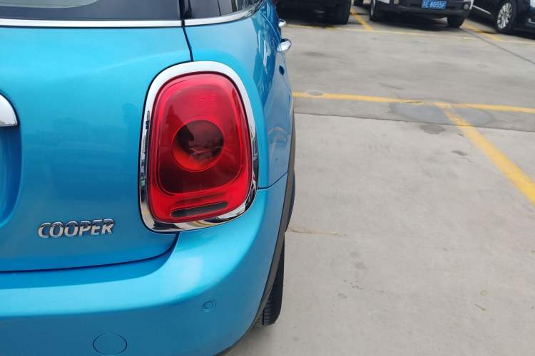 Used MINI 2016 1.5T COOPER Five-Door Edition Right Rear Taillight