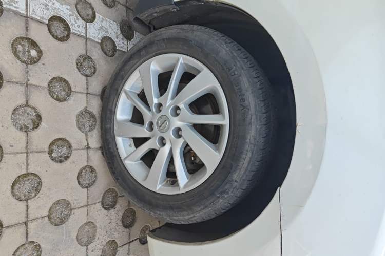 Used Nissan Sylphy 2012 1.6 XL Manual Luxury Edition Right Front Wheel Hub