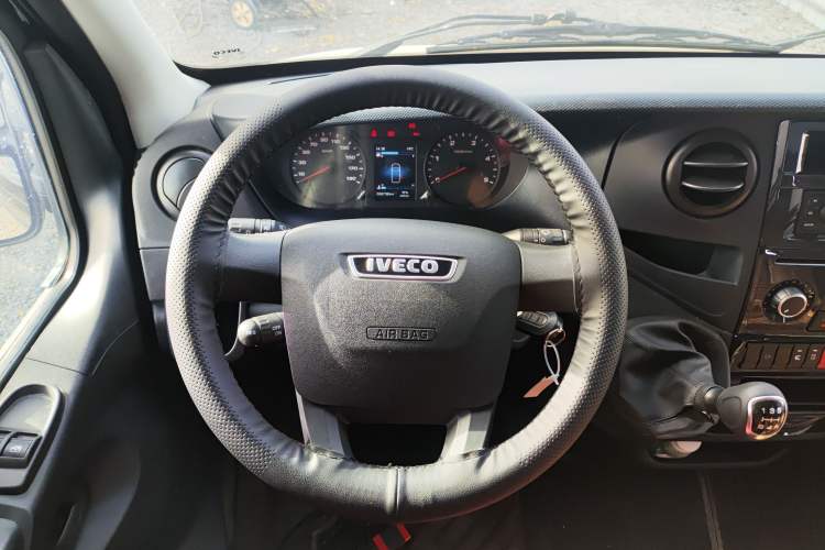 Used Iveco Eurocargo 2021 2.0T Manual Super-Rui Short Wheelbase High-Roof Side-Sliding Door F1A
