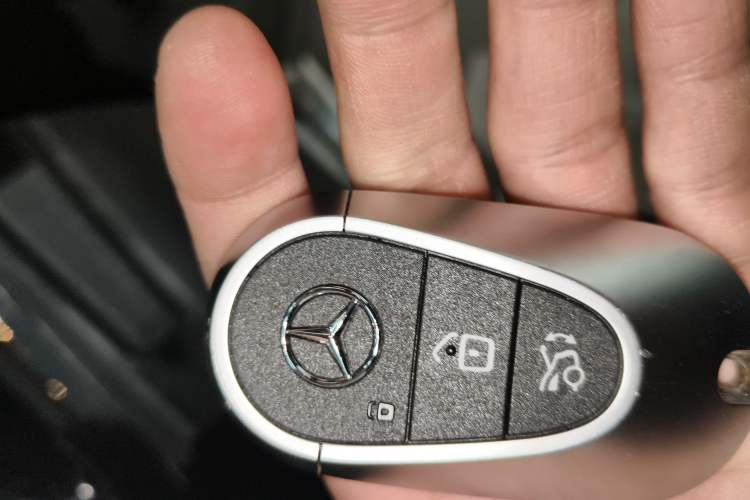 Used Mercedes-Benz GLC 2023 GLC 300 L 4MATIC Dynamic Edition 5-seater Vehicle Key