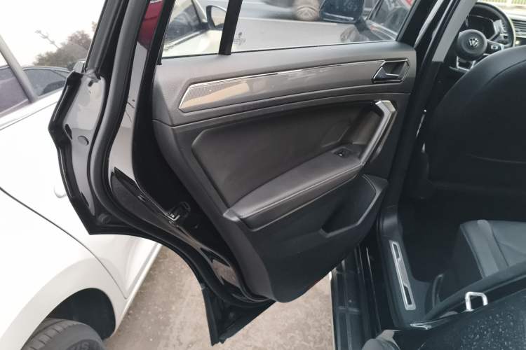 Used Volkswagen Tiguan L 2021 330TSI Automatic Two-Wheel Drive R-Line Enhanced Edition
