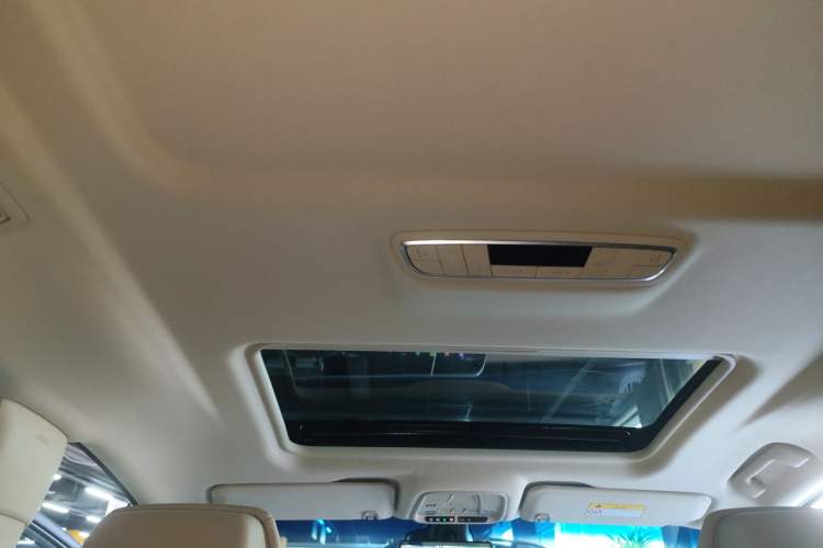 Used Buick GL8 2023 ES Lu Zun Deluxe Model Headliner