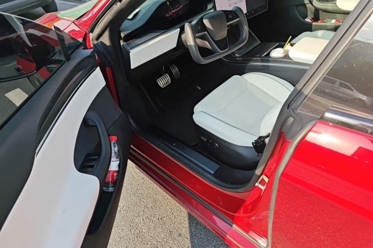 Used Tesla Model S 2023 Three-Motor All-Wheel-Drive Plaid Version Driver Seat