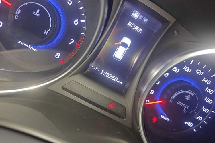 Used Hyundai Santa Fe 2013 2.4L Manual Two-Wheel Drive Comfort Version