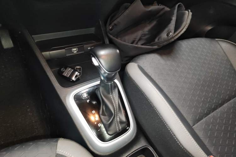 Used Kia kx1 Stonic 2019 1.4L Automatic Fun Edition China VI Gear Lever