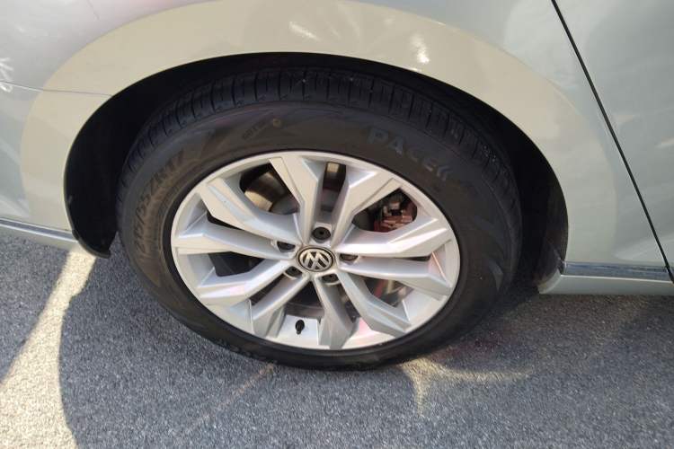 Used Volkswagen Magotan 2018 Facelift 330TSI DSG Luxury Model Exterior 5