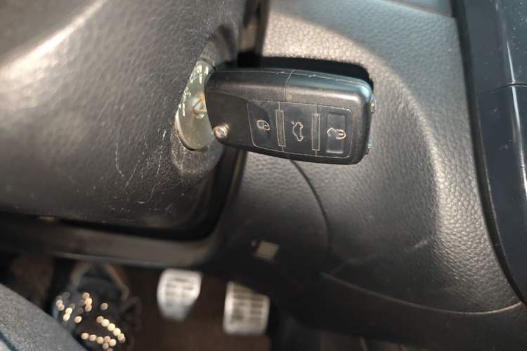 Used Nissan Tiida 2011 1.6L Manual Comfort Edition