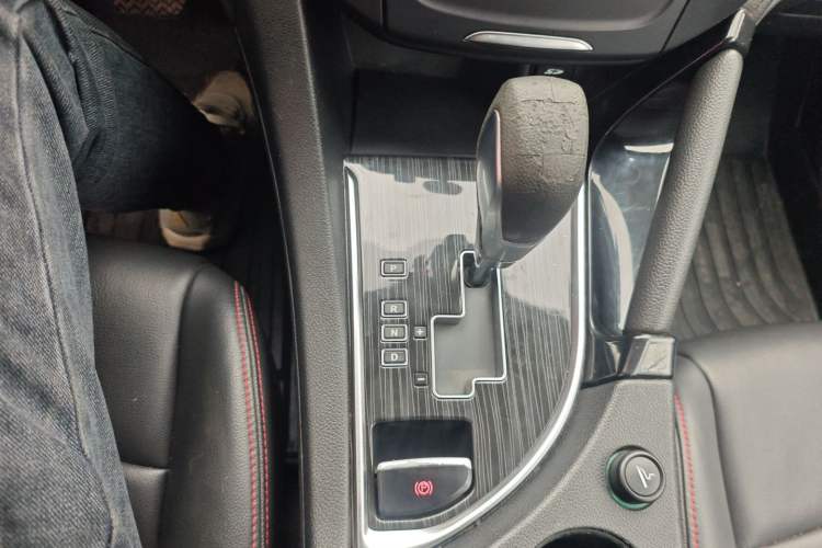 Used Dongfeng Aeolus AX7 2016 2.0L Automatic Zhiyi Trim
