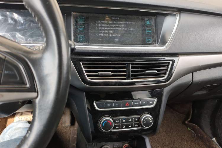 Used CHANGAN KAICHENG Oushang A600 2016 1.5L Manual Luxury 7-Seater Audio And AC Panel