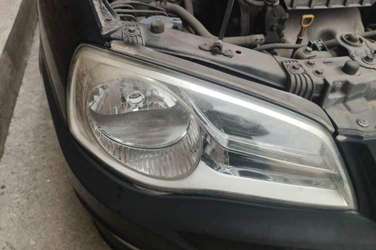 Used Hyundai Elantra 2011 1.6L Manual Comfort Version Right Front Headlight