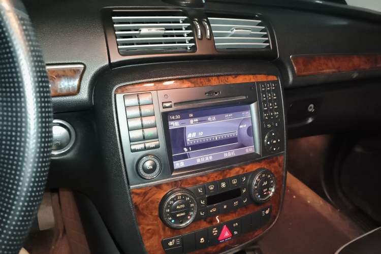 Used Mercedes-Benz R-Class 2011 R 350 L 4MATIC