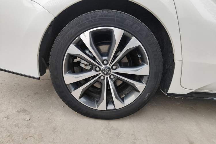 Used Toyota Granvia 2022 2.5L Hybrid Flagship Edition Right Rear Wheel Hub
