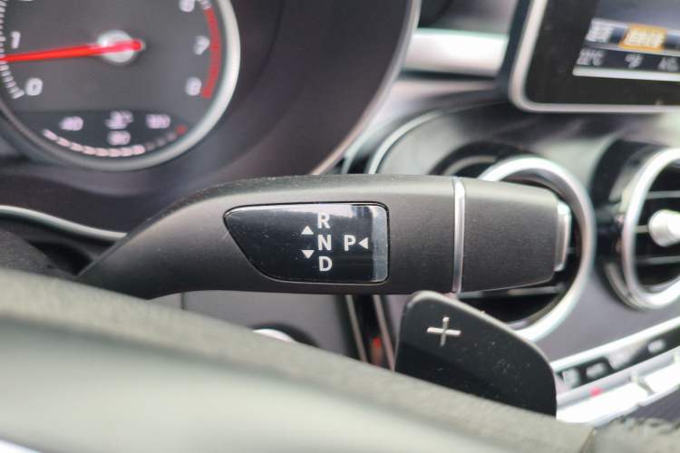Used Mercedes-Benz C-Class 2018 C 180 L Fashion Edition Sport Version Gear Lever