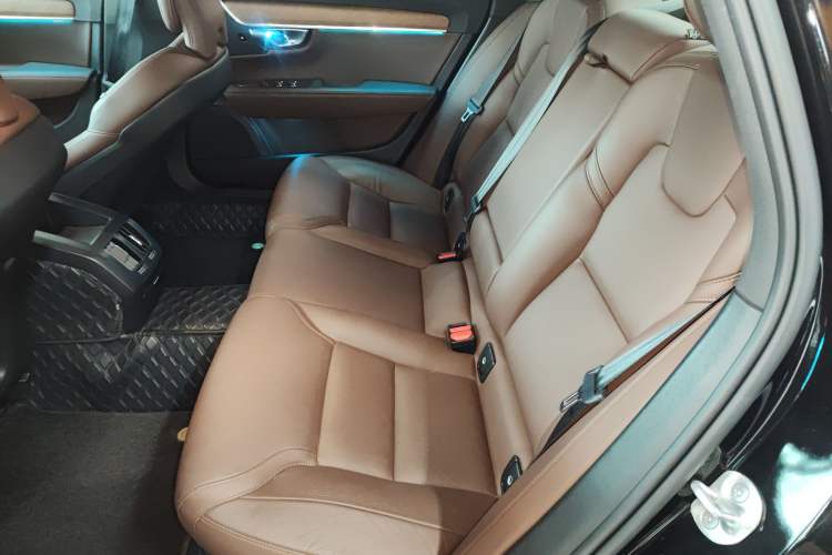 Used Volvo S90 2025 B5 Zhiyi Luxury Edition
