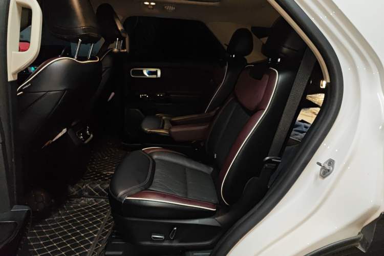 Used Ford Explorer 2023 EcoBoost 285 Four-Wheel Drive Titanium Edition 6 Seats
