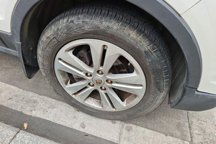 Used CHANGAN OSHAN CX70 2016 1.6L Manual Luxury Model Right Front Wheel Hub