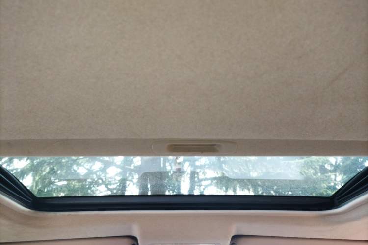 Used Toyota Highlander 2012 2.7L Two-Wheel Drive 7-Seater Luxury Edition Headliner