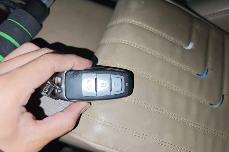 Used Toyota Highlander 2011 2.7L Two-Wheel Drive 7-Seater Luxury Edition
