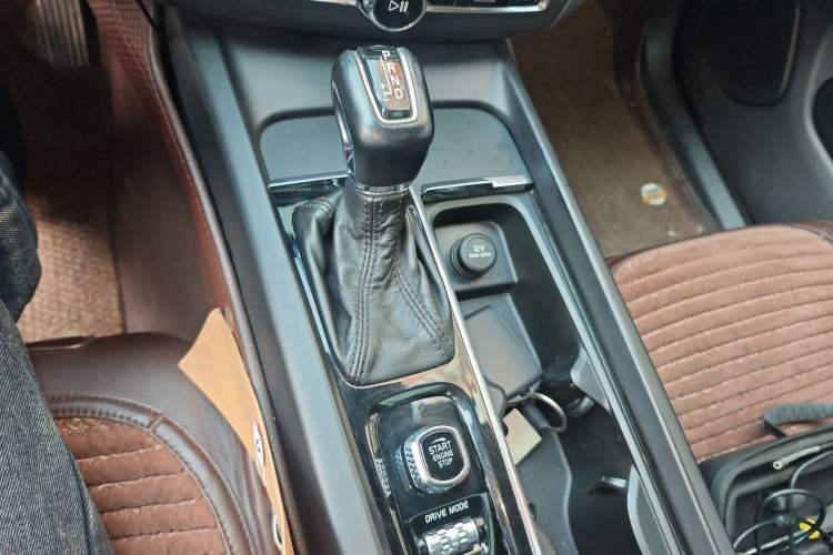 Used Volvo XC60 2019 T5 4x4 Smart Edition China V Standard
