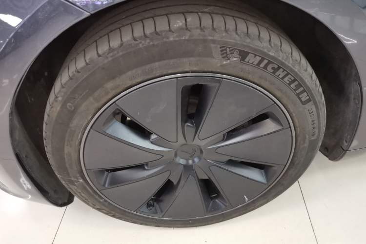 Used Tesla Model 3 2023 Rear-Wheel-Drive Version Left Front Wheel Hub