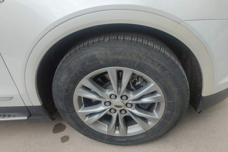 Used Cadillac XT5 2021 2.0T Two-Wheel Drive Luxury Version Right Front Wheel Hub