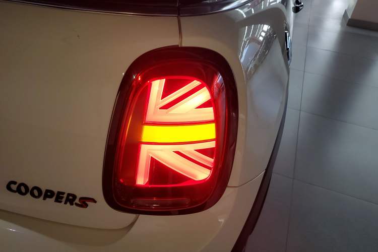 Used MINI 2019 2.0T COOPER S Artist