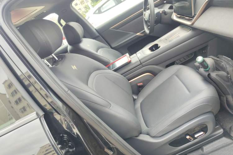 Used Dongfeng eπ eπ008 2024 210Max Range-Extended Version 6 Seats
