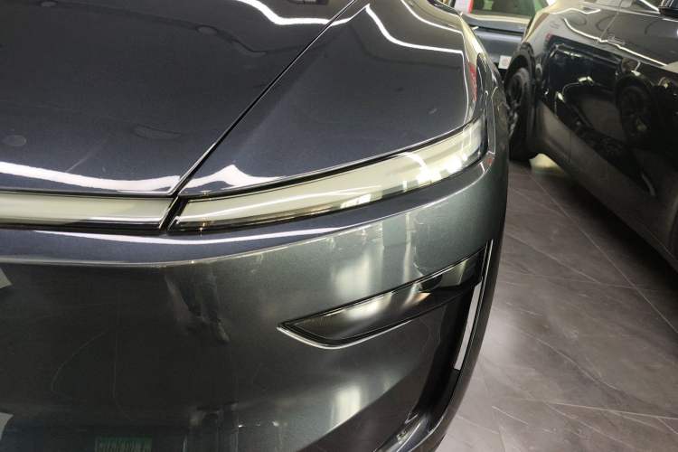 Used Tesla Model Y 2025 Rear-Wheel-Drive Version
