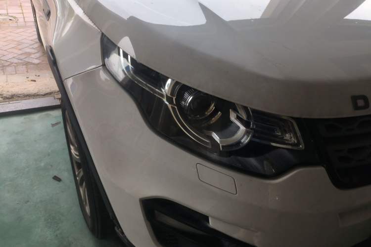 Used Land Rover Discovery Sport 2018 240 PS PURE Edition Right Front Headlight