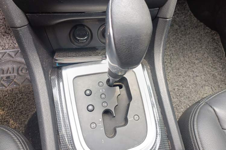 Used Citroen C4L 2013 1.8L Automatic Jingzhi Edition Gear Lever