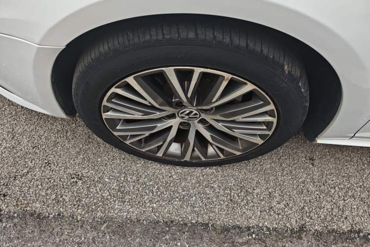 Used Volkswagen FAW-Volkswagen CC 2016 1.8TSI Luxury Model Left Front Wheel Hub