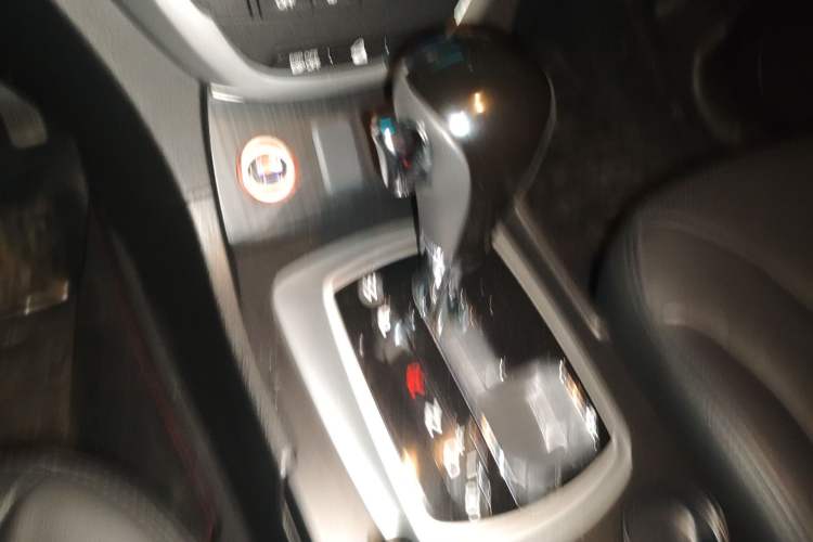 Used GAC Trumpchi GS5 2013 1.8T Automatic Two-Wheel Drive Luxury Edition Gear Lever