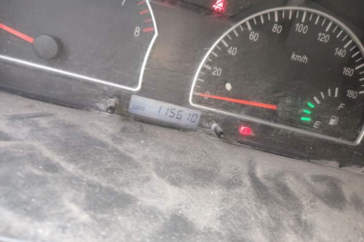 Used Dongfeng Shuaike 2013 Revised Version 1.5L Manual Comfort Trim 7 Seats China IV Standard Odometer Close Up