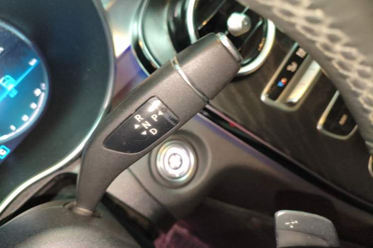Used Mercedes-Benz C-Class 2021 C 260 L Sport Edition Star Collection Gear Lever