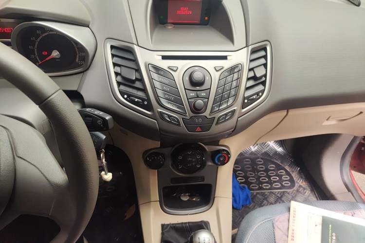 Used Ford Fiesta 2011 Hatchback 1.5L Manual Fashion Edition Audio And AC Panel