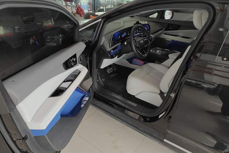 Used Cadillac OPTIQ 2024 Standard Range Version
