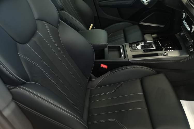 Used Audi Q5L 2025 quattro 45th Anniversary Edition 45 TFSI Luxury Dynamic Model
