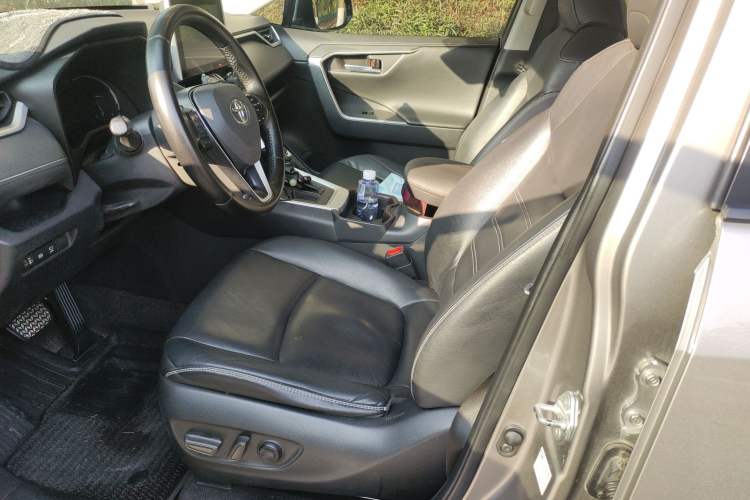 Used Toyota RAV4 2021 2.0L CVT Two-Wheel Drive Fashion PLUS Edition