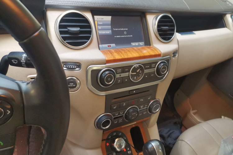 Used Land Rover Discovery 2010 4.0 V6 HSE Gasoline Model
