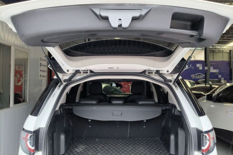 Used Land Rover Discovery Sport 2018 240 PS PURE Edition Trunk