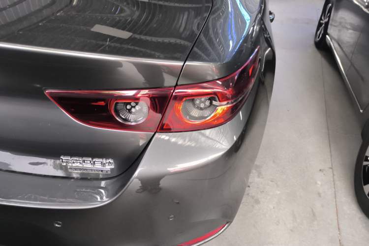 Used Mazda 3 Axela 2021 1.5L Automatic ZhiMei Edition Exterior 3