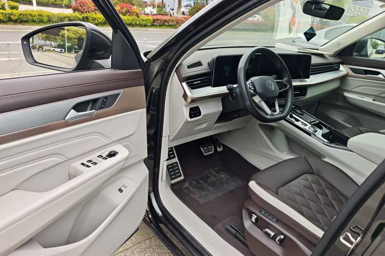 Used Volkswagen Tavendor 2023 380TSI Four-Wheel Drive R-Line Cruise Edition