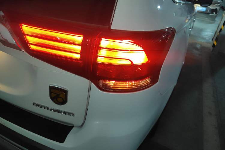 Used Mitsubishi Outlander 2019 2.0L Two-Wheel Drive Comfort Edition 5 Seats China VI Standard Right Rear Taillight