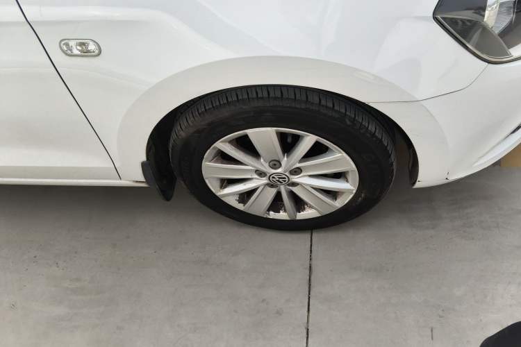 Used Volkswagen Jetta 2013 1.6L Automatic Comfort Model Right Front Wheel Hub