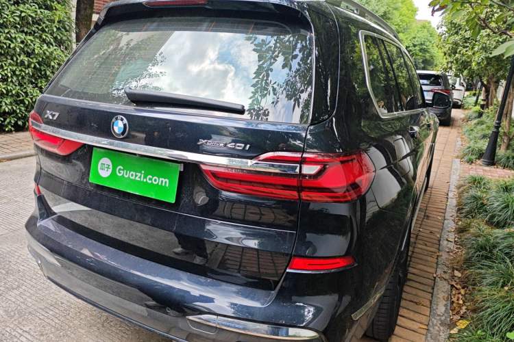 Used BMW X7 2019 xDrive40i Luxury M Sport Package Rear Right 45 Deg